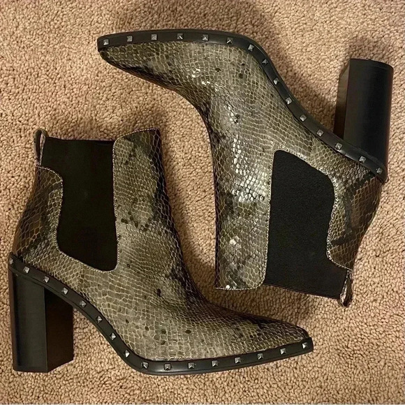 Dodger Snakeskin-Print Chelsea Boots 🔥 gunmetal-tone stud accents Size 9.5 - Picture 4 of 10